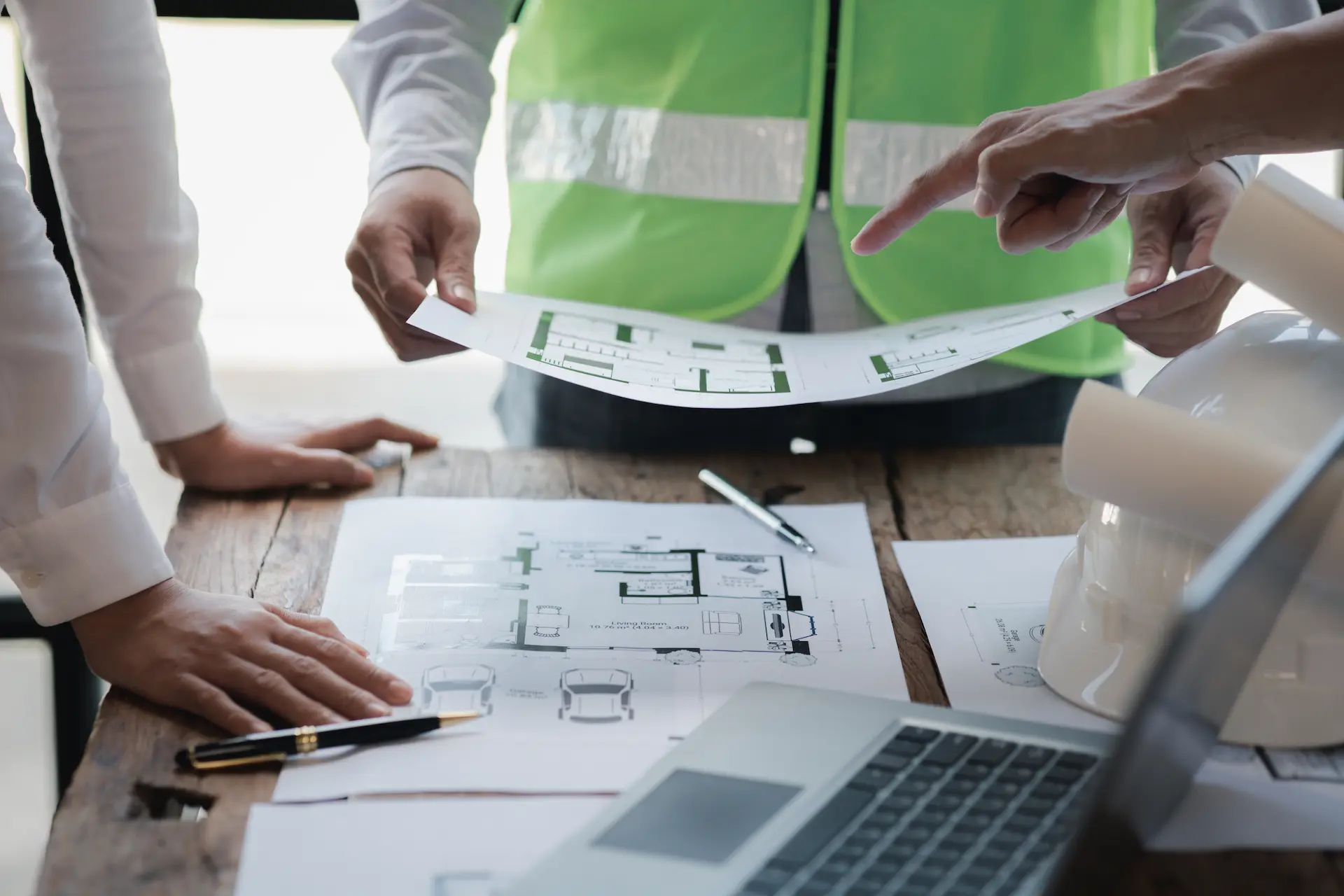 architects-and-engineers-are-working-together-to-e-2023-11-27-05-15-25-utc.webp